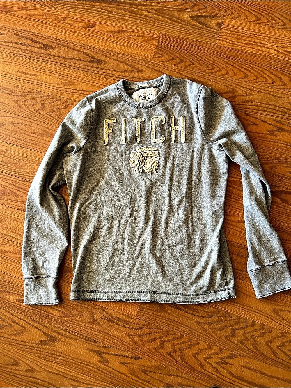 Abercrombie & Fitch Muscle Long Sleeve Graphic Tee in Gray Size XL